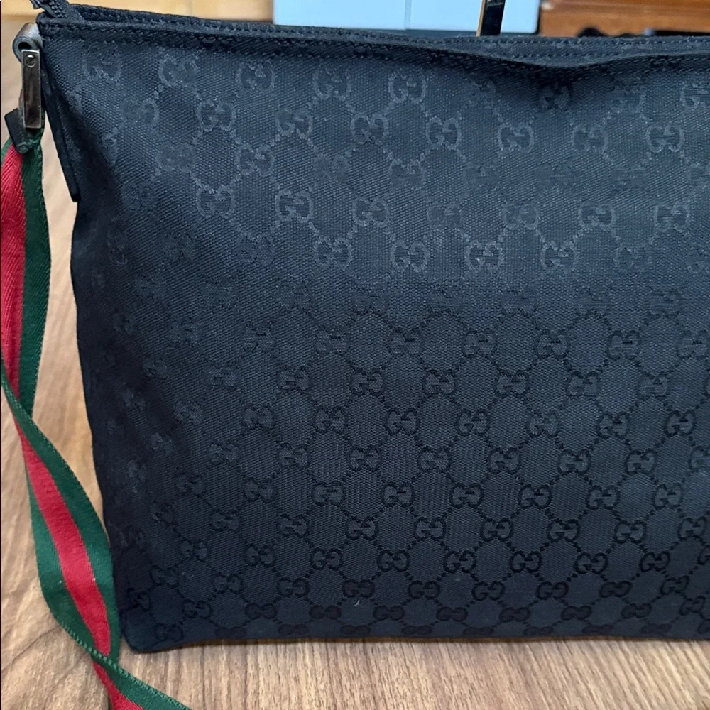 A519-  Gucci crossbody bag - Picture 6 of 16